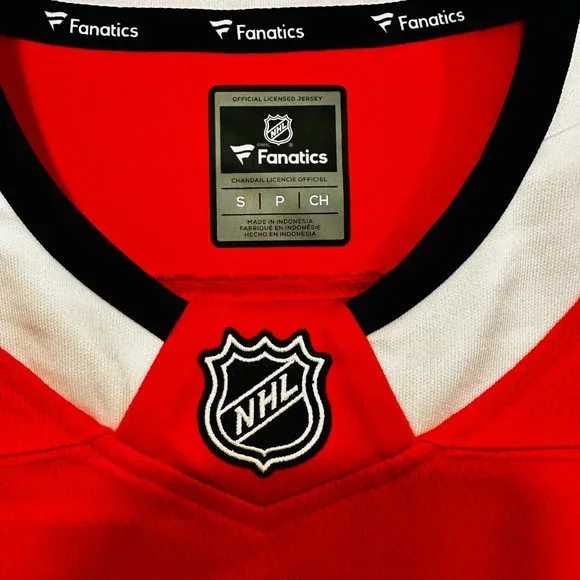 NWOT Chicago Blackhawks Hockey NHL Jersey Fanatics Red MultiColor